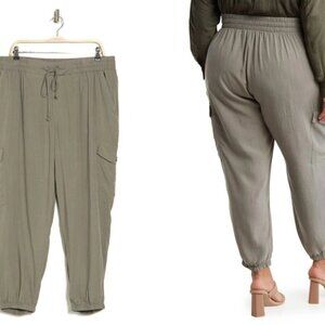 T TAHARI plus tencel cargo joggers in Concrete Green (2X)